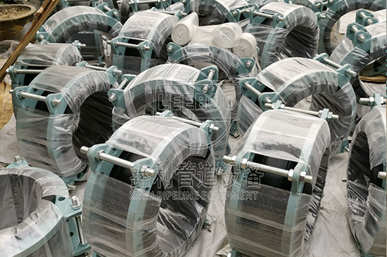 萬水泉污水處理廠采購(gòu)鞏義鑫利單球體橡膠接頭