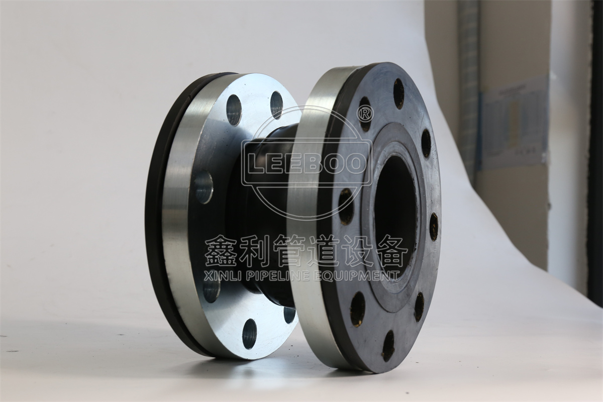 <strong>大口徑橡膠接頭的特點及應(yīng)用</strong>