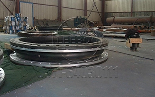 大翻邊<a href=http://www.xinligd.com target=_blank class=infotextkey>橡膠接頭</a>制作工藝升級后的產(chǎn)品有哪些特點(diǎn)-.jpg