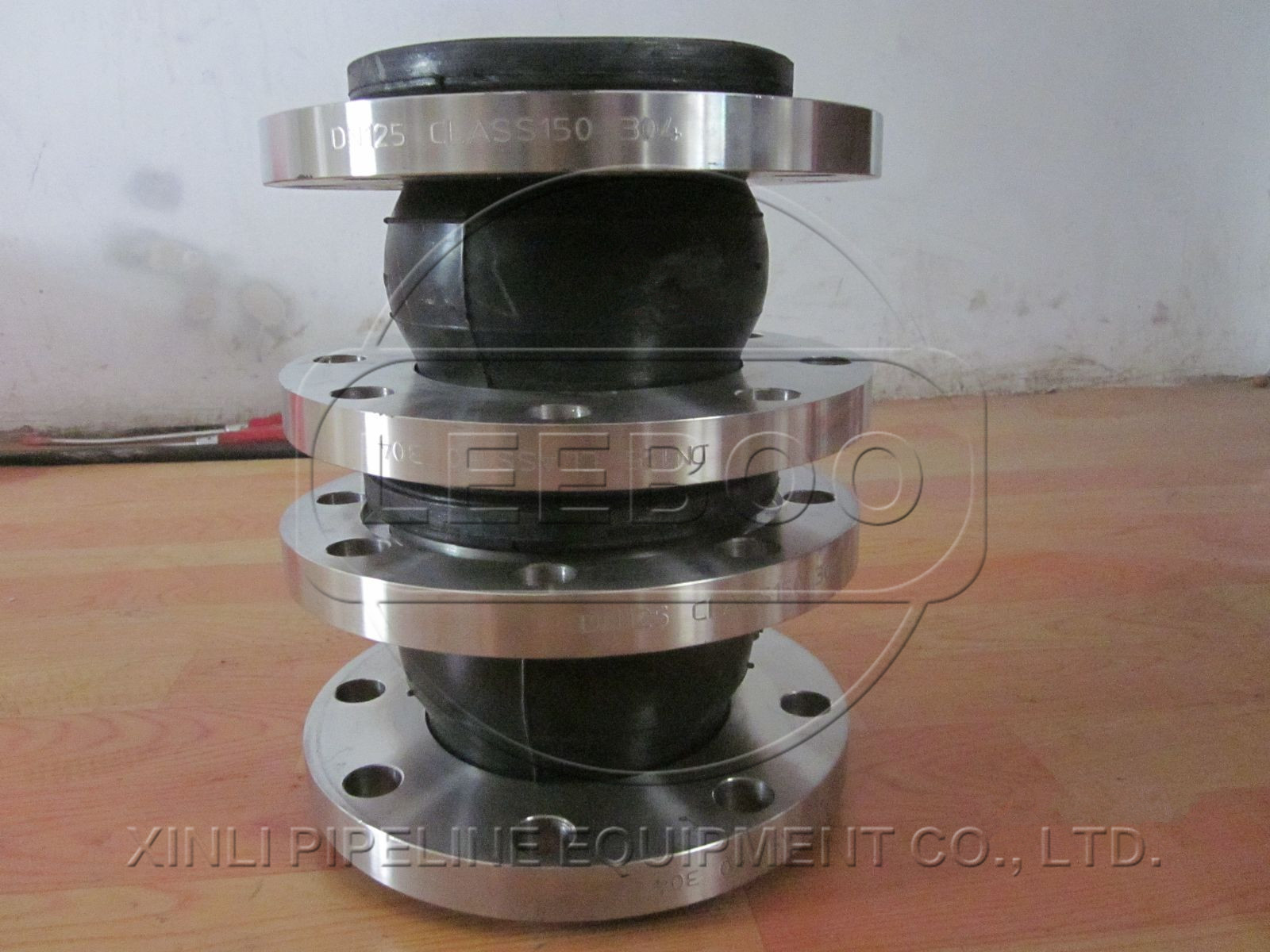 香港機(jī)場(chǎng)東涌灣可曲撓<a href=http://www.xinligd.com target=_blank class=infotextkey>橡膠接頭</a>發(fā)貨現(xiàn)場(chǎng)